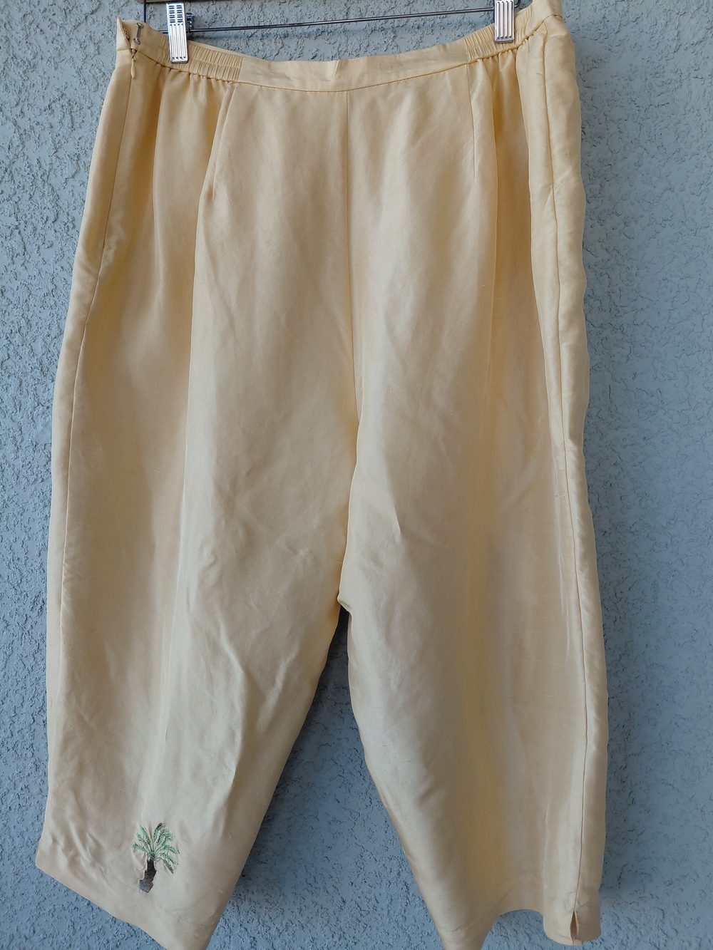 S.L.B. Woman 100% Silk Capri Pants Size 18 Yellow Palm Tree Embroidered Resort - Picture 6 of 8